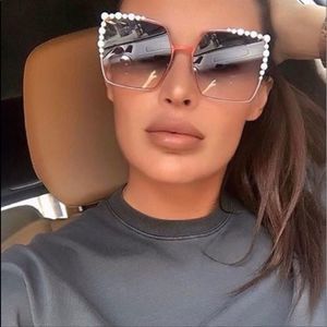 Fendi Pearl-Embellished Sunglasses - Black and White